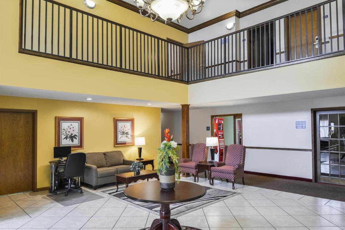 Americas Best Value Inn Wiggins Exterior photo