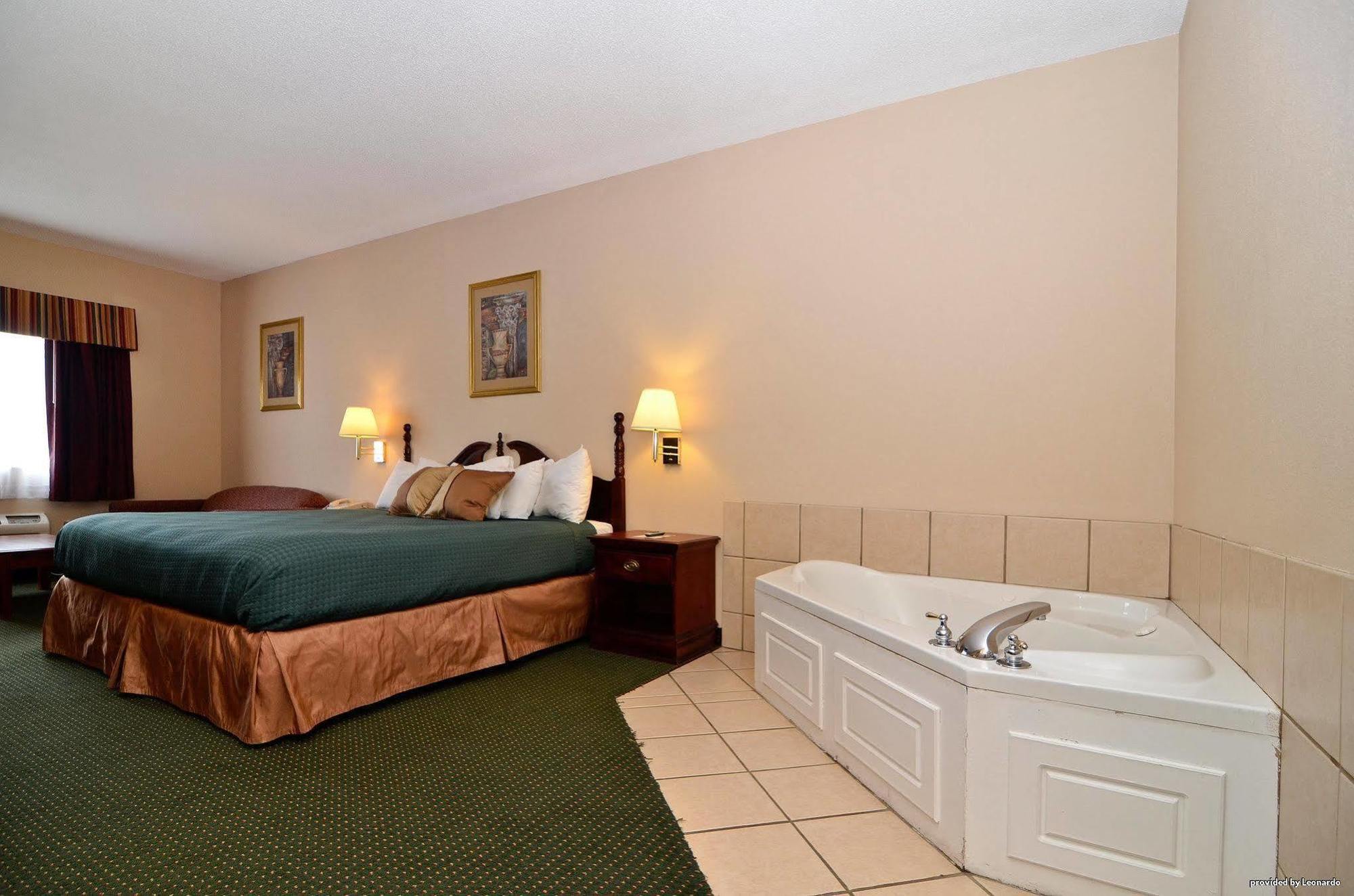 Americas Best Value Inn Wiggins Room photo