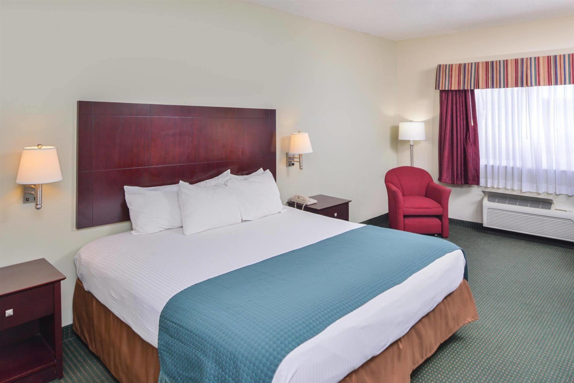 Americas Best Value Inn Wiggins Exterior photo