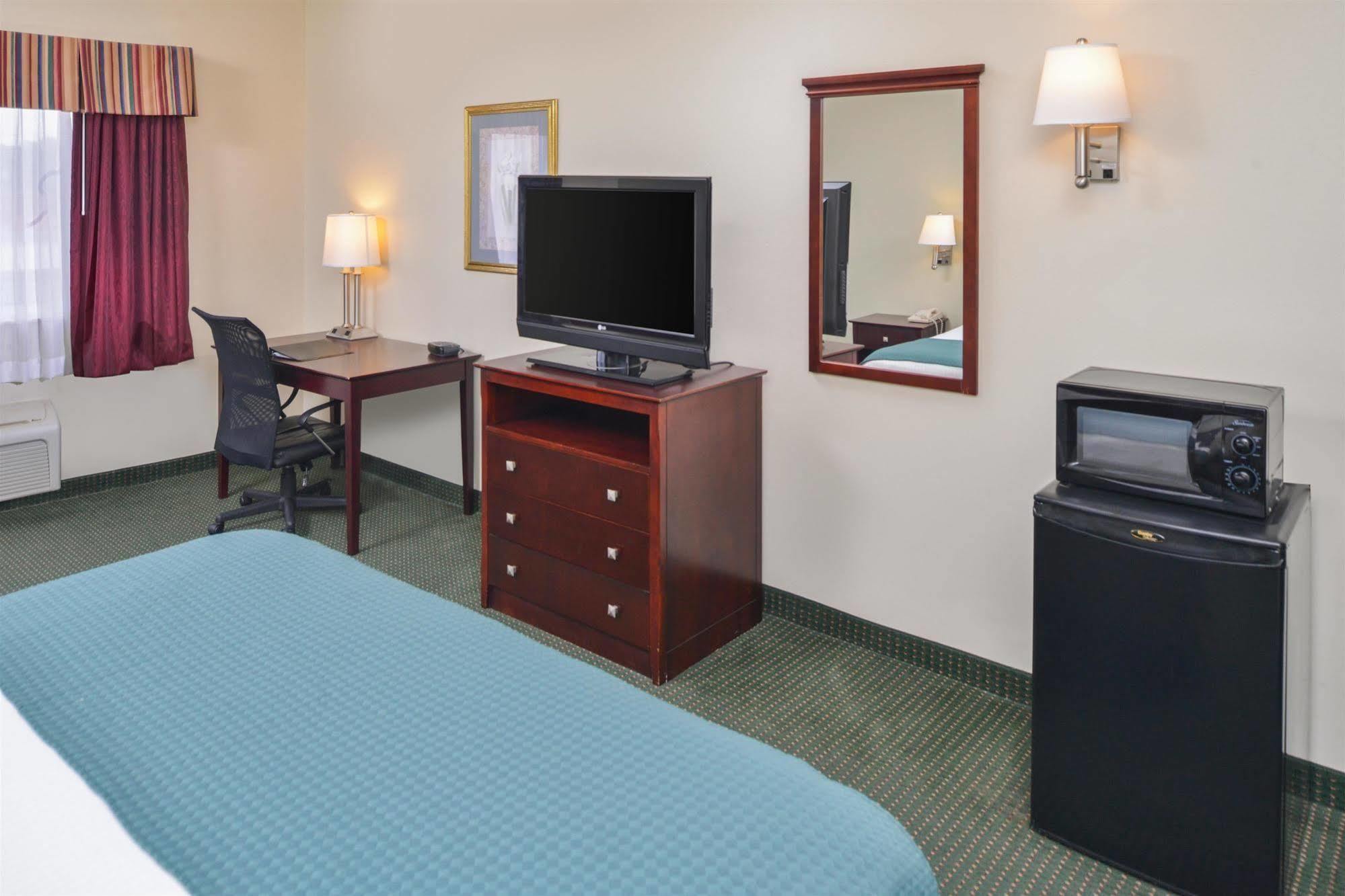 Americas Best Value Inn Wiggins Exterior photo